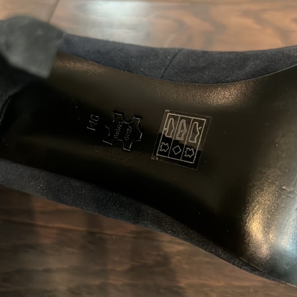 Neiman Marcus pumps - Picture 5 of 5